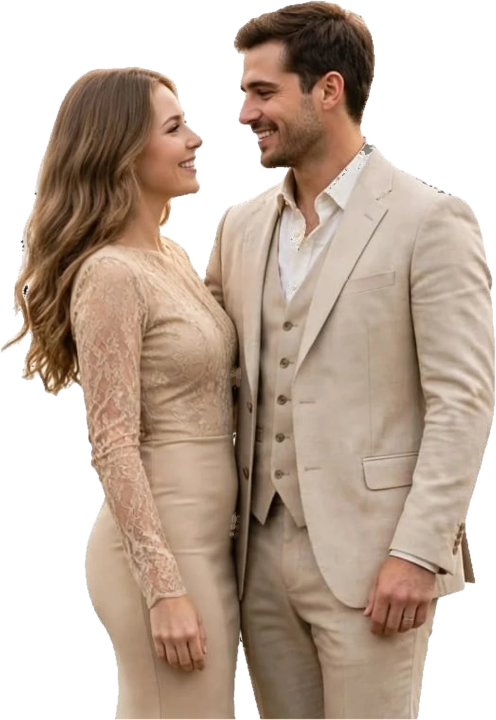 Julia y Carlos mirándose y sonriendo